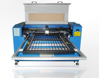 Cortadora de alimentación auto del laser, máquina auto del cortador, cortadora del laser de la automatización