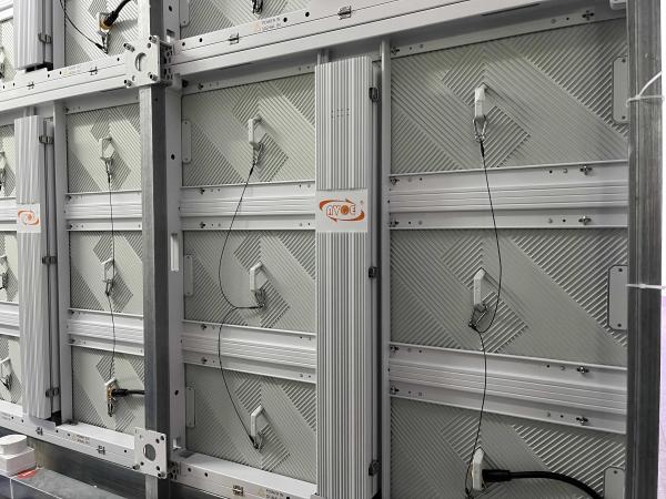 Écran LED P10 Panneau d'affichage Armoire en aluminium imperméable à l'eau 960x960mm 23kg 10000K