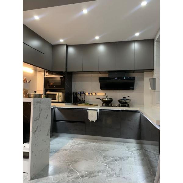 Diseño moderno Melamina con acabado de piedra de cuarzo Cascada de la isla