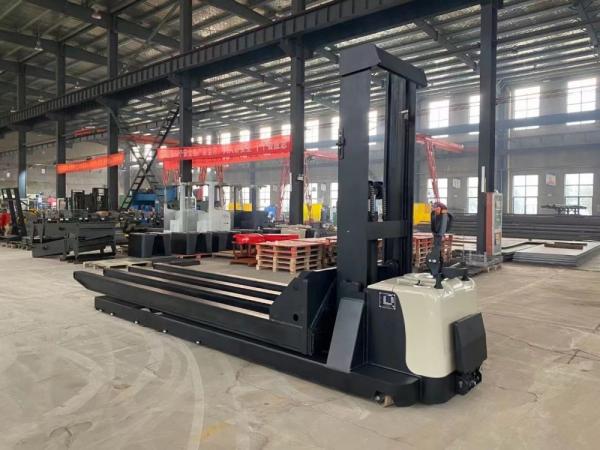 Capacidade de carga 2500kg Empilhador de paletes elétricos para forno, 4 garfos Pedal eletrônico de direção