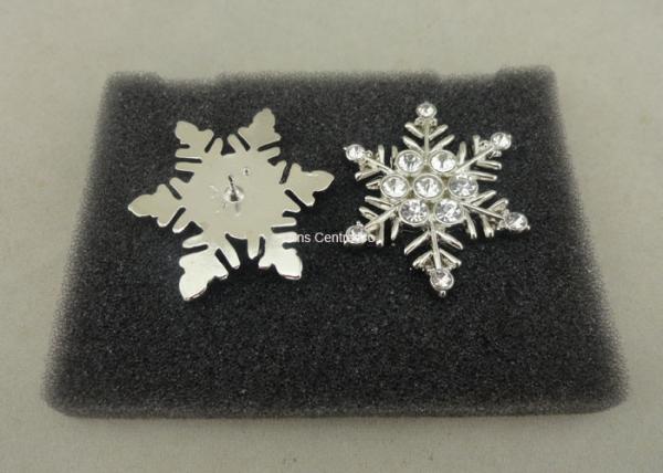 Customized Zinc Alloy Die Casting Snow Flower Brooch Pin , Clear Stone Metal Badges