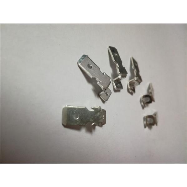 Плашки прессы пунша контактного разъема силы 12в точности прогрессивные отливают железный материал в форму