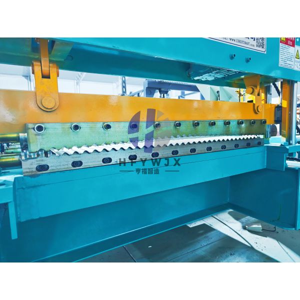 Small Corrugated Roof Sheet Machine With PLC Control Patented Linear Guide Cutting