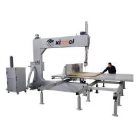 Quatre roues guidantes couteau vertical machine de coupe d'éponge avec table de travail en aluminium mobile à main haute précision de coupe couper l'éponge en bloc et bande Efficacité et fiabilité Réduire les temps d'arrêt