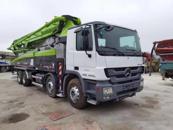Zoomlion 52m Pompes de béton à rampe montées sur camion Pompes de béton utilisées pour une productivité élevée