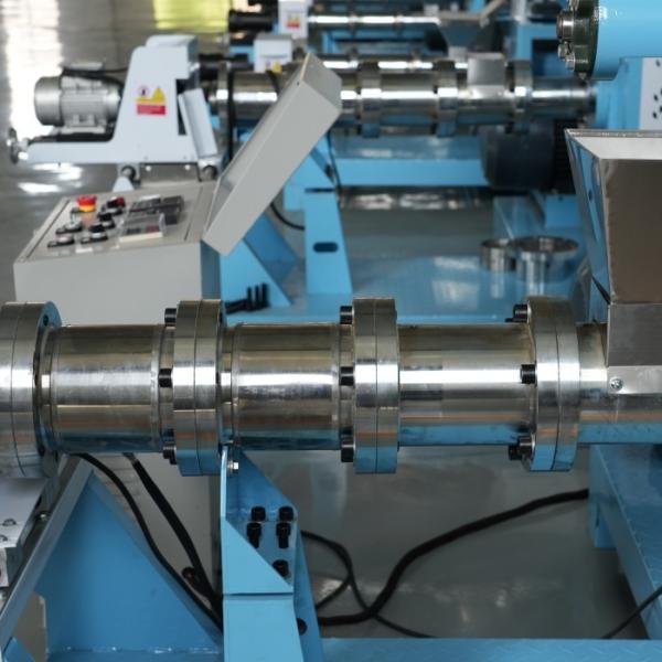 1.5*1.1*0.8m Mini Floating Fish Feed Machine Pelleting 60 To 700kg/ H