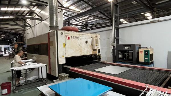 Custom Sheet Metal Fabrication Carbon Steel Chassis Cabinet Shell Processing Machining