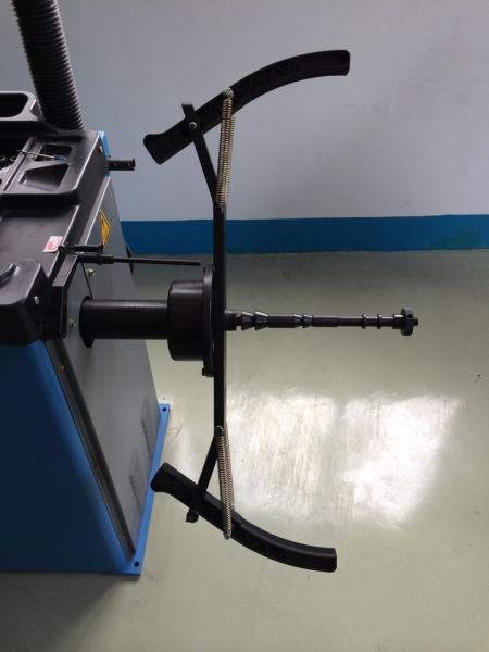 Car and truck tyres changer and balancer for tire balance