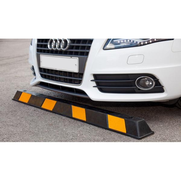 Heavy Duty Rubber Wheel Stopper , Reflective Car Parking Automatic Wheel Chocks