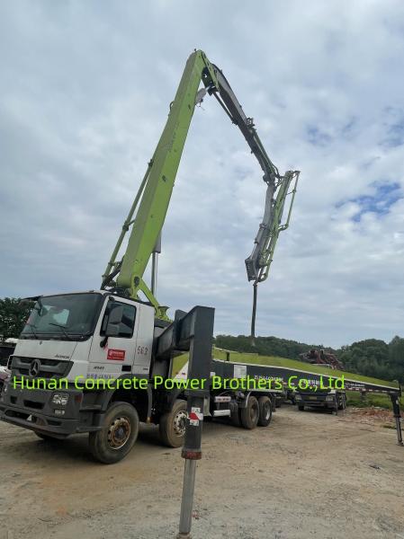 Actros 4141 Chassis Zoomlion 56 Meter Concrete Pump Truck with 44000kgs Load Capacity