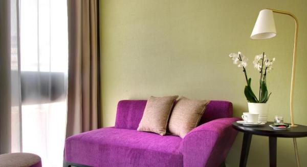 Benin hotel interior design of China furniture manufactuer for bedroom set with wardrobe cabinet and leisure sofa chair