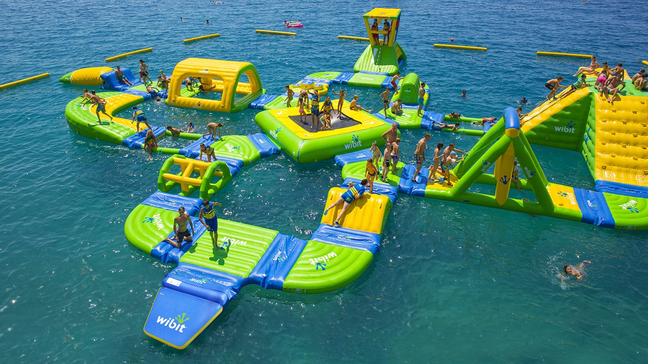 Factory Wholesale Large Outdoor Inflatable Floating Park Commercial Water Theme Park Custom Inflatable Water Play Equipment