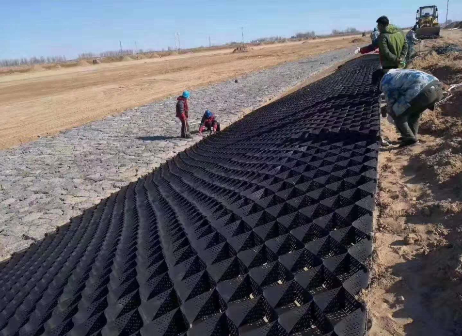 Heavy-Duty Honeycomb Geogrid For Soil, Gravel, Grass & Driveway Stabilization On Slopes, Walkways And Patios Driveways, Parking, Landscaping, Patios, Golf Cart ATV Paths