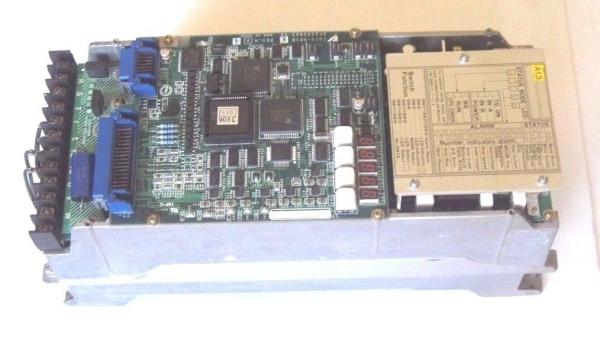 AMPLIFICADOR SERVO DA MOVIMENTAÇÃO SERVO DE YASKAWA CACR-SR30BE12G-E 18 AMPÈRES 200-230 VAC 50/60 DE HERTZ