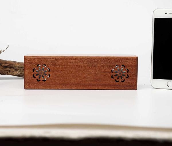 Sapele Material Wooden Bluetooth Speaker Creative Type for Classic Music Playing