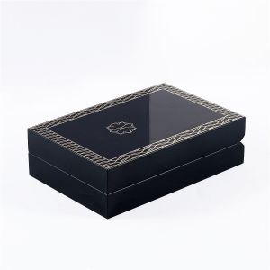 Custom Logo Luxury Wooden Perfume Gift Box with Magnetic Closure and High-Gloss Lacquer Finish