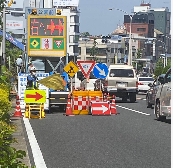 High-Intensity Reflective Film Arrow Board with One-Piece Bending Aluminum for Road Safety Sign L400×W280×H2.0mm