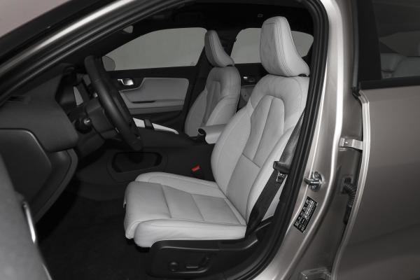 Polestar 2 Compact 5-Door Electric SUV with 485Km Battery Life and 78kwh Battery Capacity