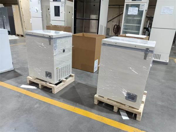 Refrigerador pulverizado do congelador do aço 100L Mini High Quality Biomedical Chest da placa