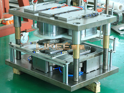 Импортируемые из Японии формы для изготовления контейнеров из алюминиевой фольги