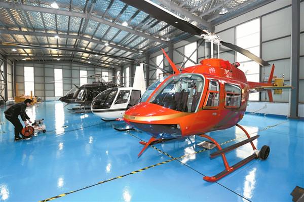 ガラスウール断熱材付き鉄骨構造ヘリコプター格納庫
