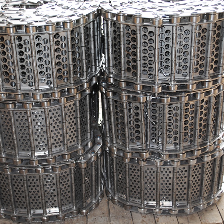 Flexible Wire Mesh Conveyor Belt Offering Excellent Tensile Strength and Resistance to Abrasion for Heavy Load Transport