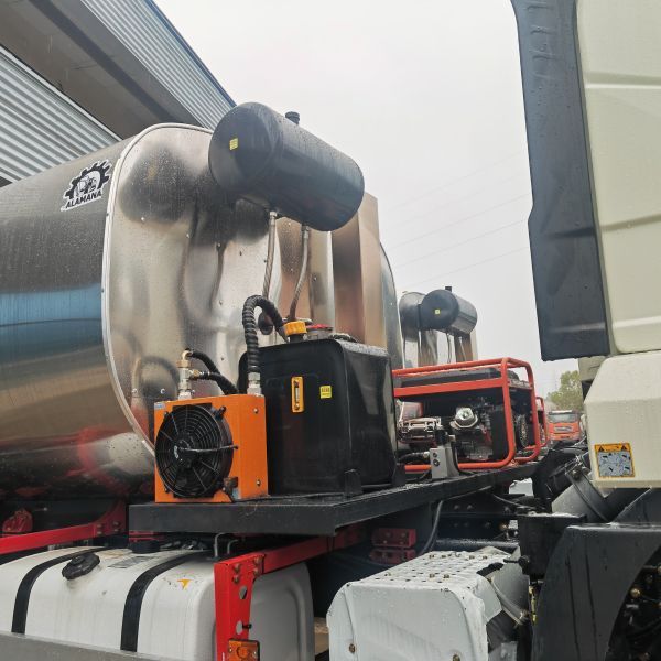FAW J6L 4x2 Bitumen Distributor 8000L Asphalt Sprayer Truck for Road Construction