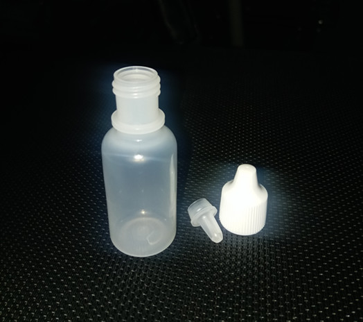 Машина завалки падения глаза GMP фармацевтическая затыкая покрывая с Labeler