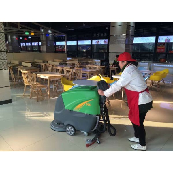 DQX5A Self-propelled Walk-behind Auto Scrubber Reduces pushing effort by up to 70% for extended cleaning tasks