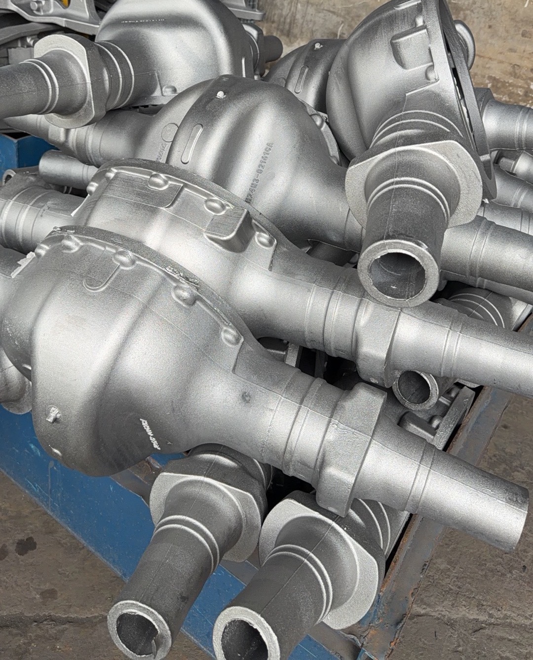 High Strength Ductile Iron Axle Housing with Impact Resistance and Precise Casting Dimension for Heavy Duty Trucks