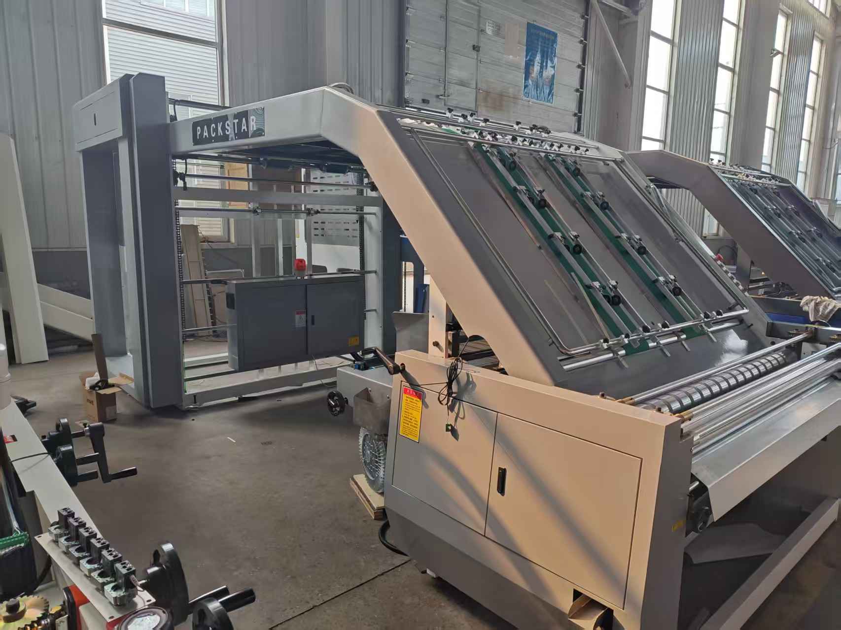 HL1600 High Speed 100pcs/min Automatic Flute Laminating Machine with 1600x1250mm Size and Automatic Feeding
