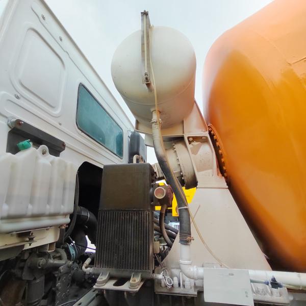 Hydraulic Steering with Power Assistance Sinotruk HOWO 6X4 Cargo Transport Mixer Sale