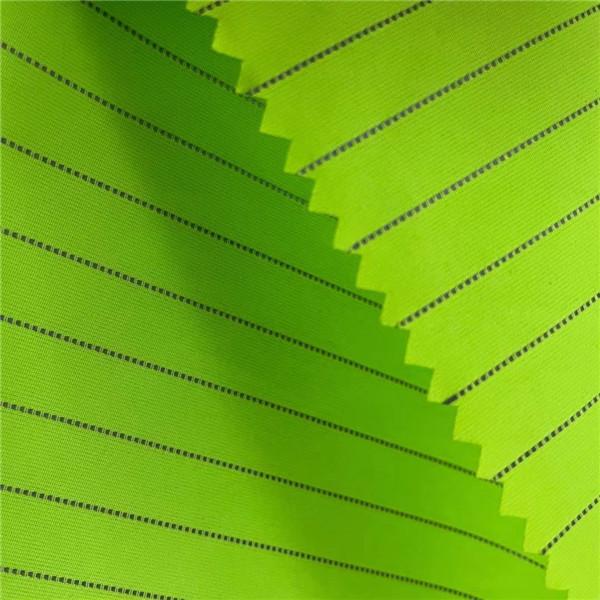 Enrugamento tingido fio da tela 50DX75D 80gsm 150CM do revestimento do inverno livre
