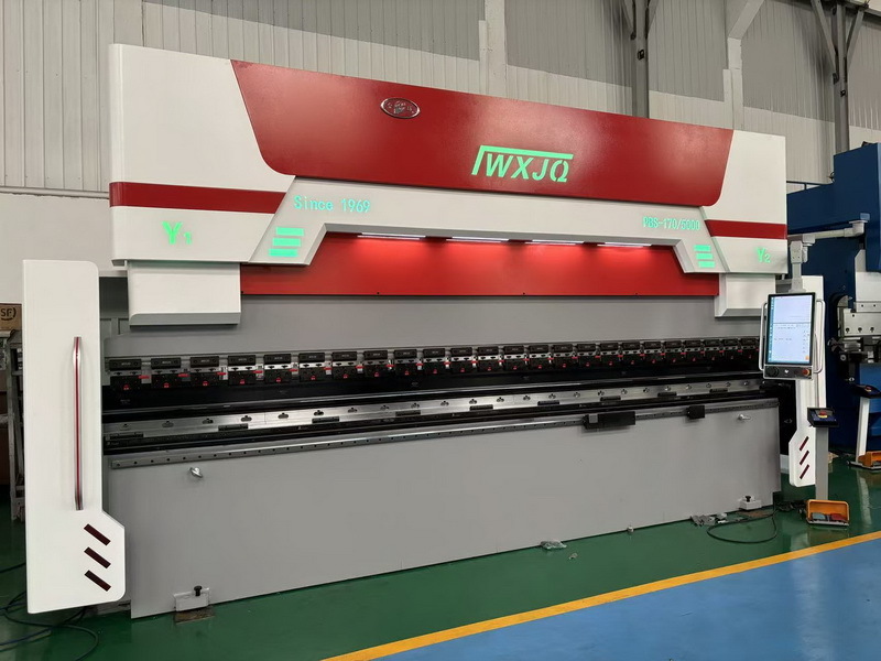 High Powerful 170T CNC Plate press brake Machine Process 5m Long Stainless Steel