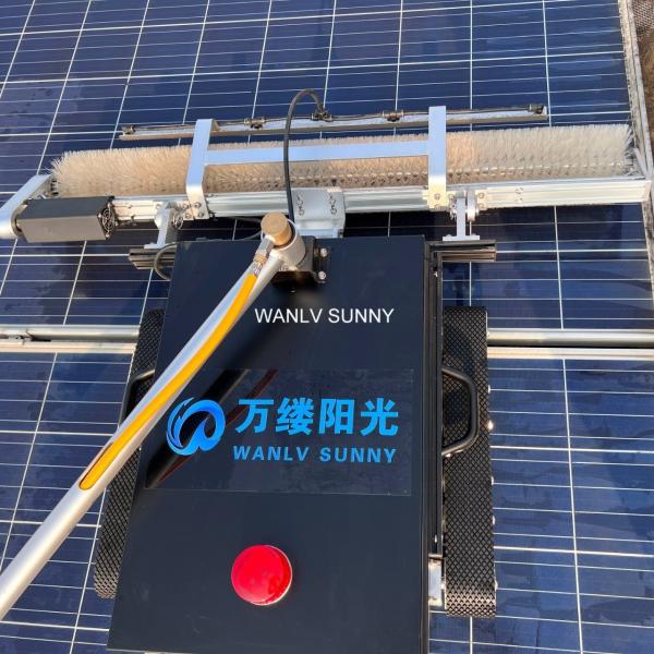 5 Hours Endurance Time Telecontroled Crawler Washer for Solar Panel and Roof Cleaning