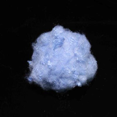 Uma fibra de poliéster sintético regenerada de 51 mm azul-céu PSF para brinquedo de pelúcia