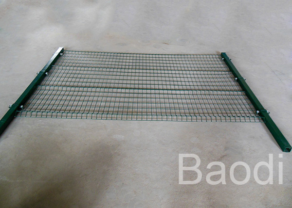 Railway Vinyl Coated Wire Mesh Fence With Low Carbon Steel / Powder Spray Coating