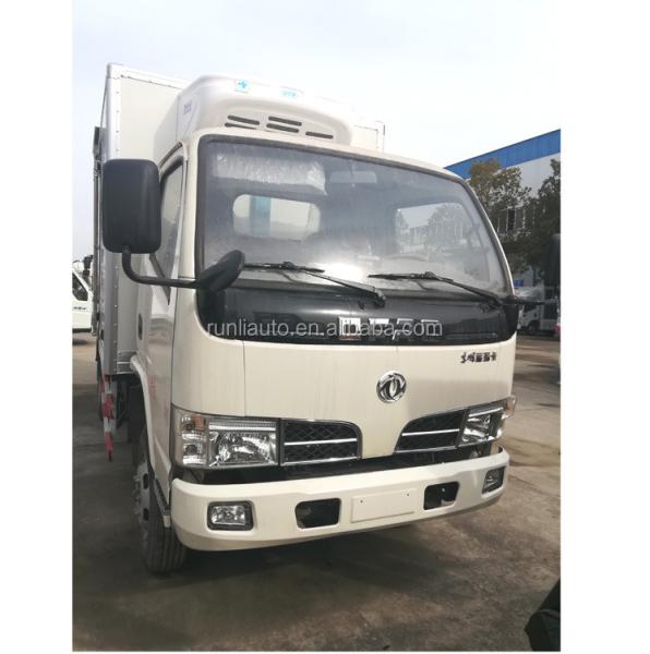 Dongfeng 4X2 5000 Kg Refrigerated Box Truck , Reefer Delivery Truck 99km/h Max Speed