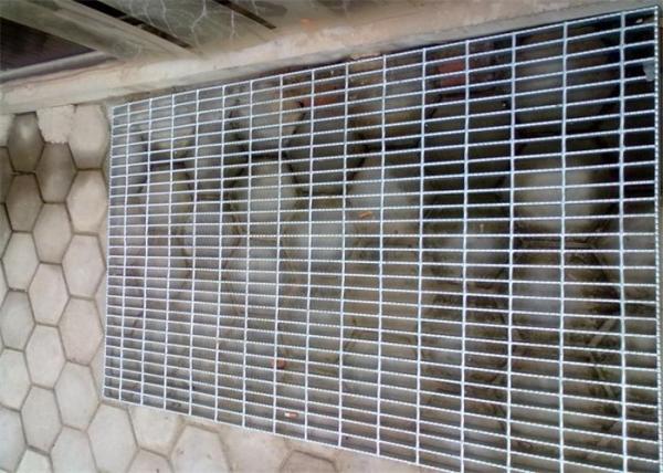 Serrated Steel Grid Mesh Flooring , Sliding Resistance Steel Platform Grating