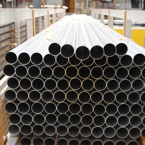 Les tubes et les tuyaux ronds en aluminium ont anodisé Matt Sliver White Multiple Specification ont expulsé les tubes ronds en aluminium pour la chaise