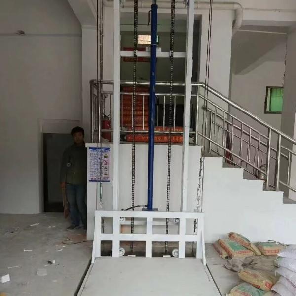 Arrêt d'urgence Plateforme de fret Ascenseur Petit ascenseur de fret sur mesure