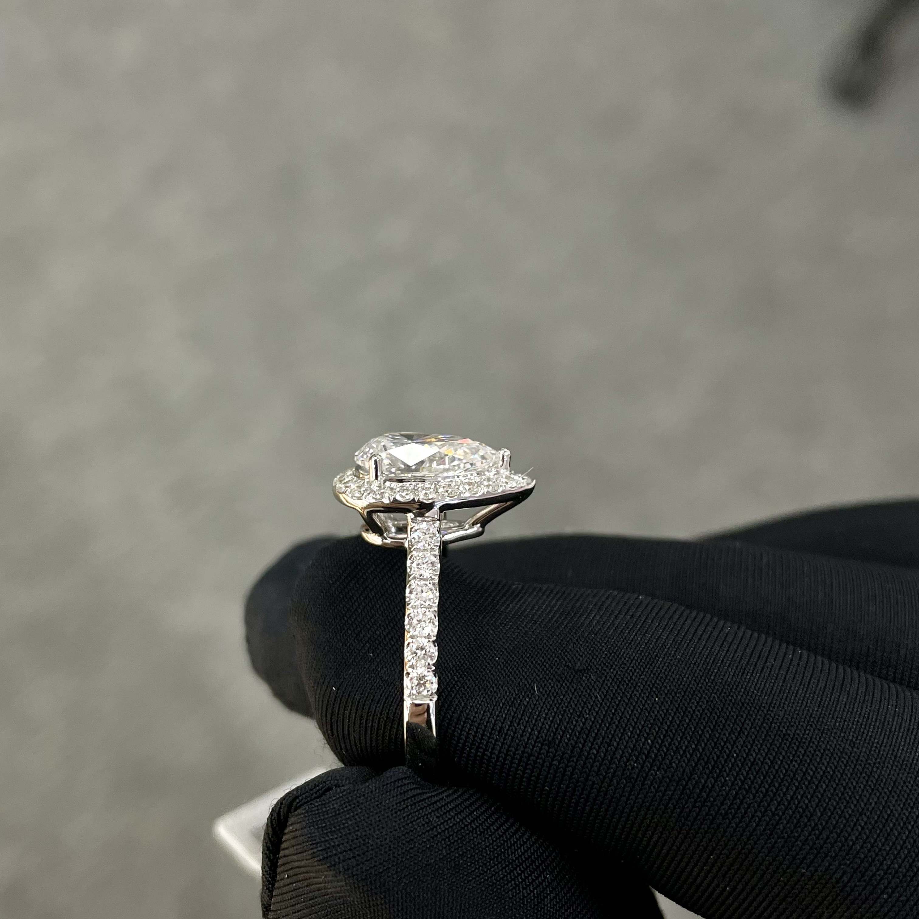 18-каровое белое бриллиантовое кольцо для женщин 1.53ct E VS1 грушевая форма