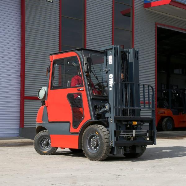 2.5tons LPG Forklift with Nissan K21 K25 Petrol Gasoline Engine OEM and Spare Parts