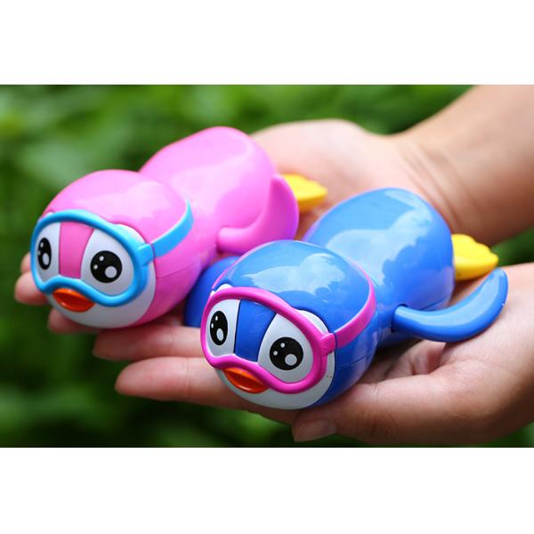 Cute Animal Shape Silicone Bath Toys Eye Catching For Little Babies Durable