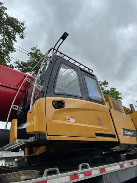 2024 Sany Grue utilisée STC800C5-8 Main Boom 50,5 mètres Jib 17,5 mètres contrepoids 20,5 tonnes Excellentes conditions de travail.