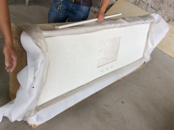 Durable Polished Artificial Stone Countertops Highly Resistant To Stains