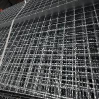 1 pulgada de distancia entre barras de aluminio pasarela de rejilla dentro de 3000 mm de longitud