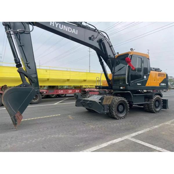 Excellent état Hyundai 210w-9 Excavateur à roues 112 kW Puissance