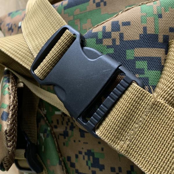 Cintas y hebillas de alta resistencia 80L Capacidad Mochila impermeable en tela de Oxford 900D