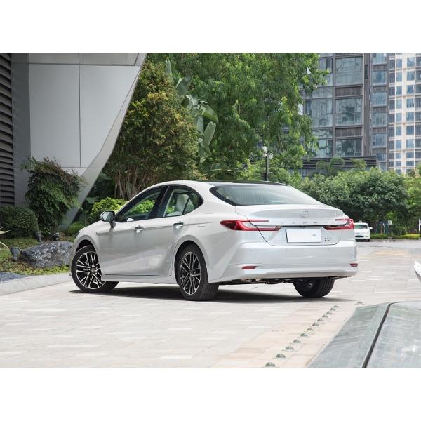 Toyota Camry Híbrido 2023 4 Puertas 5 asientos Auto de tamaño medio 2024 Toyota Camry Coches para adultos Nuevo